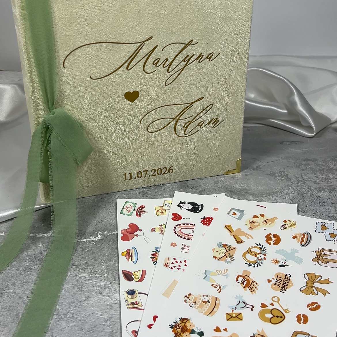 Księga gości obszyta eleganckim materiałem - obrazek 4